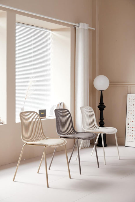 Silla Barcelona, Color Blanco, Con espaldar en lineas diseño moderno