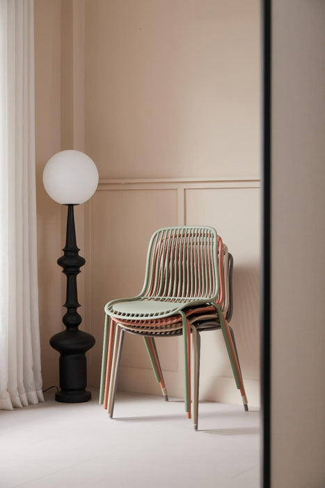 Silla Barcelona, Color Blanco, Con espaldar en lineas diseño moderno