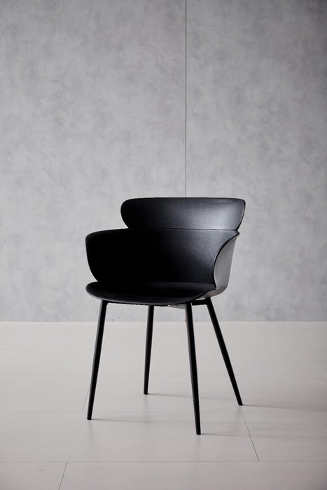 Silla Miami con Brazos, Color Negro, Con espaldar y diseño Moderno