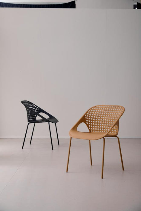 Silla Senit con Brazos, Color Negro, Con espaldar y diseño Moderno