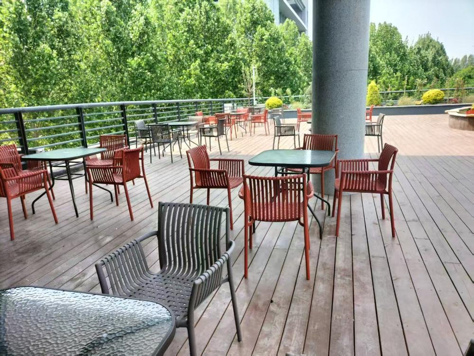 Silla Madrid con Brazos, Color Rojo, Con espaldar y diseño Moderno