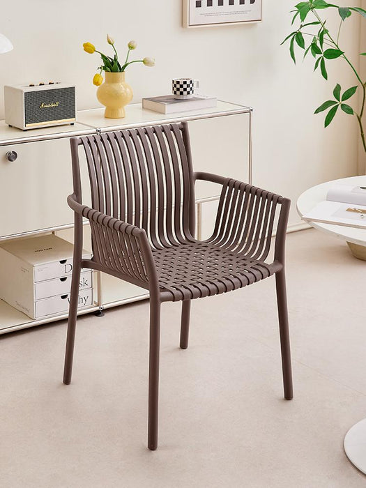 Silla Madrid con Brazos, Color Taupe, Con espaldar y diseño Moderno