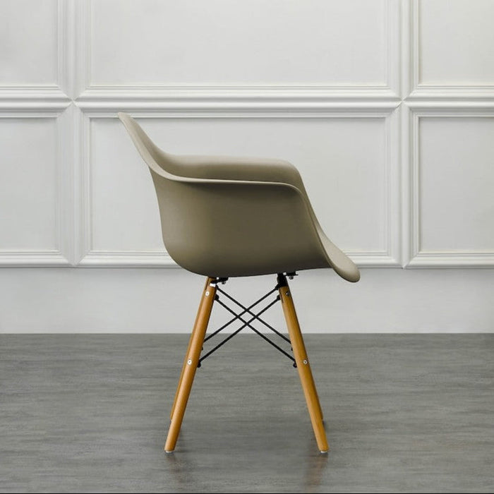 Silla Eymos , Color Taupe, con Espaldar y Patas en Madera