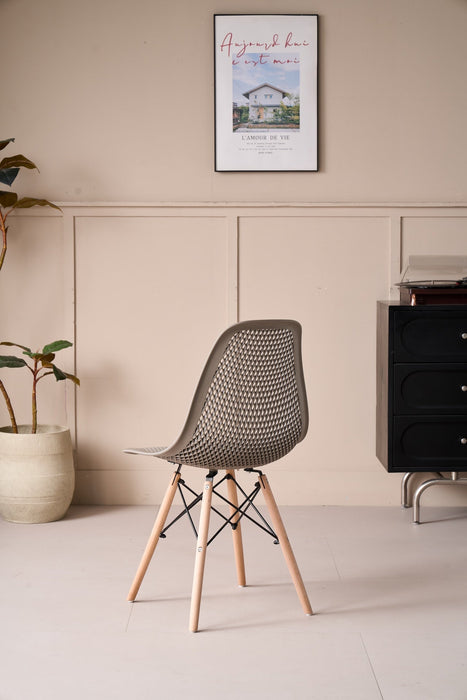 Silla Marcus, Color Taupe, Con espaldar y patas en Madera