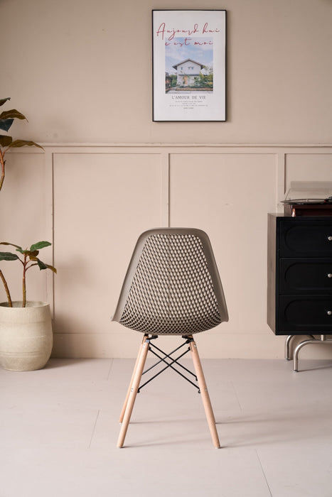 Silla Marcus, Color Taupe, Con espaldar y patas en Madera