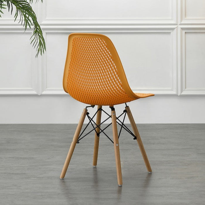 Silla Aira, Color Naranja, con Espaldar y Patas en Madera