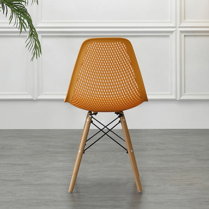 Silla Aira, Color Naranja, con Espaldar y Patas en Madera