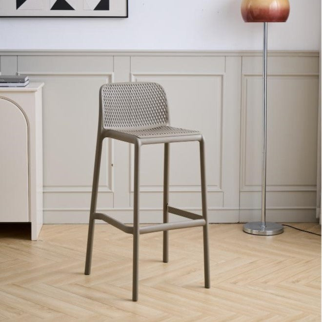 Silla para Bar Túnez, Color Taupe, con Espaldar Redondeado y Transpirable