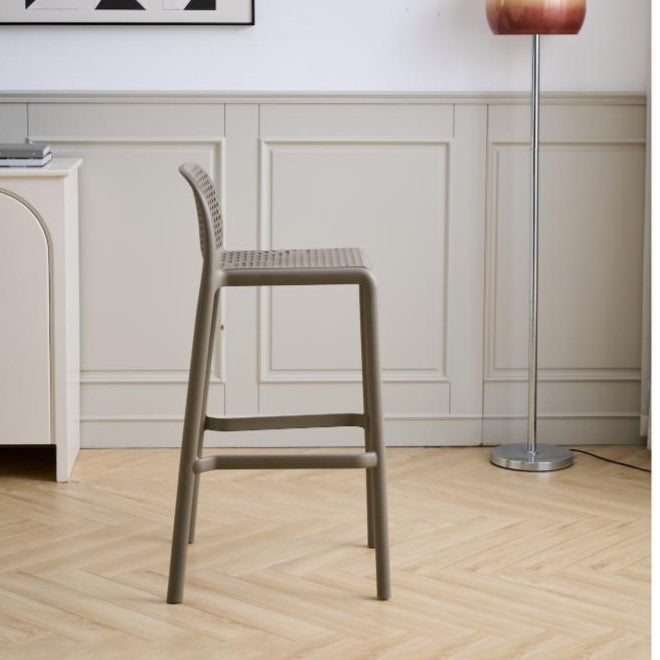 Silla para Bar Túnez, Color Taupe, con Espaldar Redondeado y Transpirable