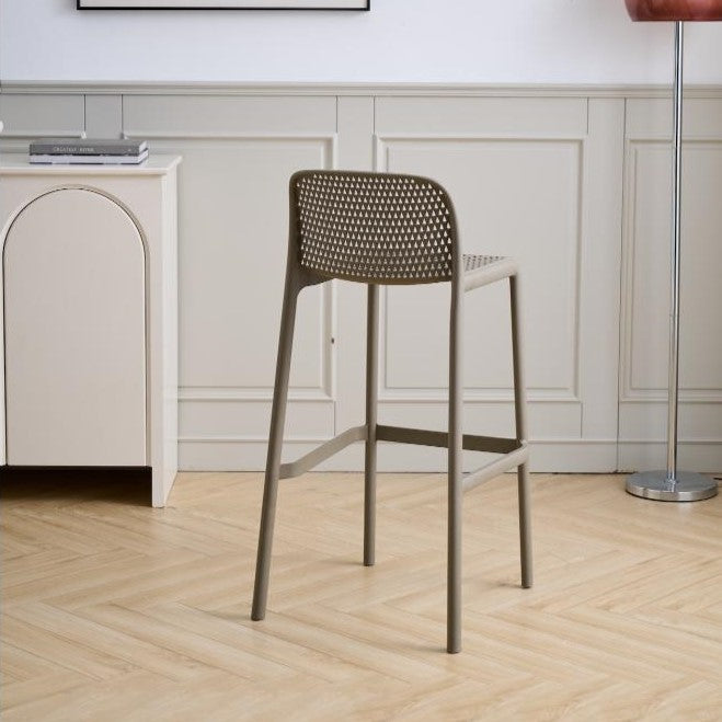 Silla para Bar Túnez, Color Taupe, con Espaldar Redondeado y Transpirable