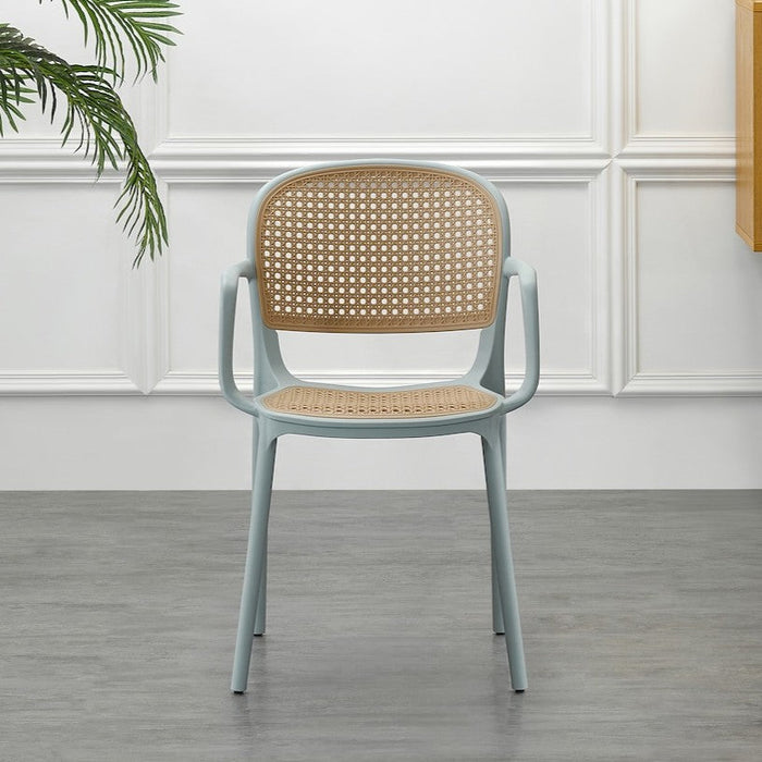 Silla con Brazos Nest, Color Azul Claro y Beige, con Espaldar y Asiento en Rejilla