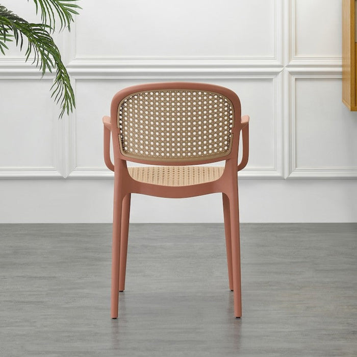 Silla con Brazos Nest, Color Salmón y Beige, con Espaldar y Asiento en Rejilla