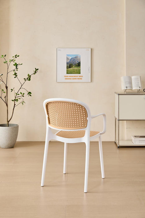 Silla con Brazos Nest, Color Blanco y Beige, Con espaldar y asiento en rejilla