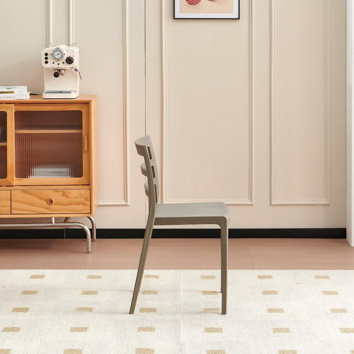 Silla New York, Taupe, Con espaldar en líneas y diseño minimalista