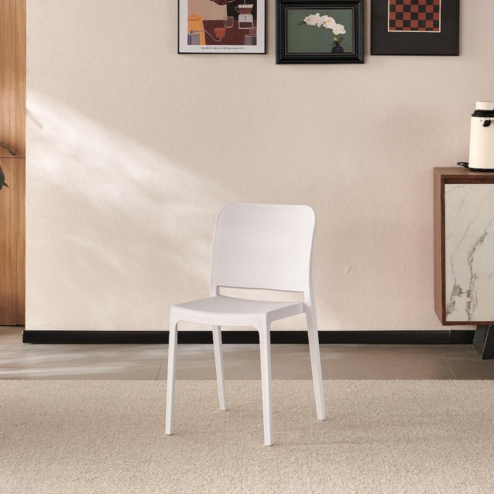 Silla Triveca, Blanco, Con espaldar cerrado y diseño minimalista