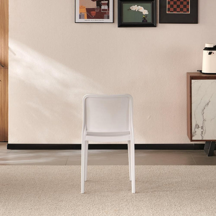 Silla Triveca, Blanco, Con espaldar cerrado y diseño minimalista