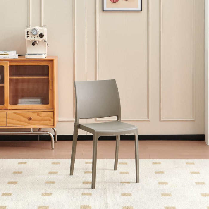 Silla Soho, Taupe, Con espaldar cerrado y diseño minimalista