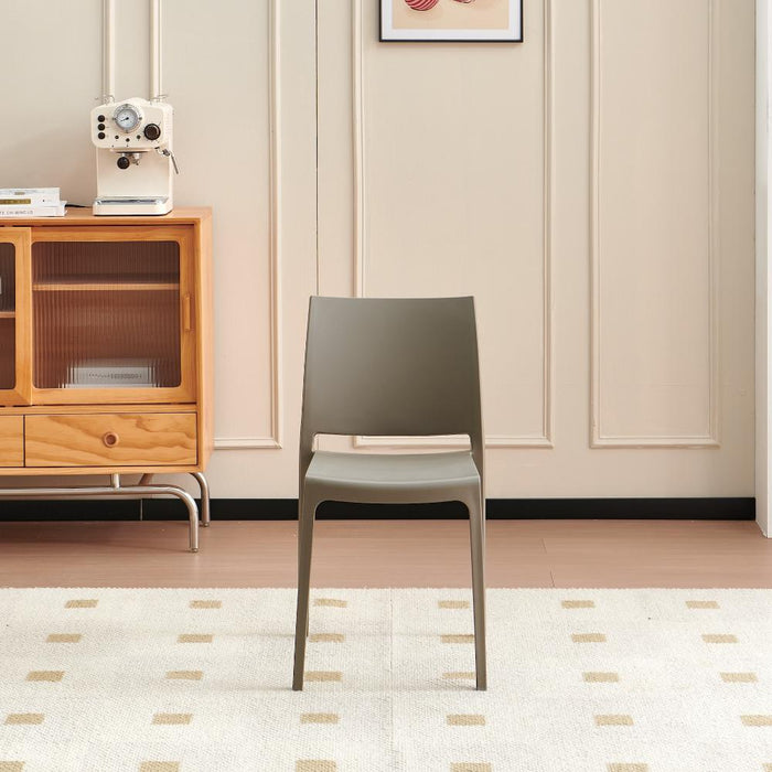 Silla Soho, Taupe, Con espaldar cerrado y diseño minimalista