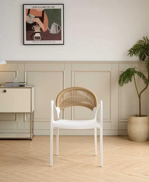 Silla Daytona, Blanco y Café Claro, Con Espaldar, Reposa Brazos y Diseño Minimalista