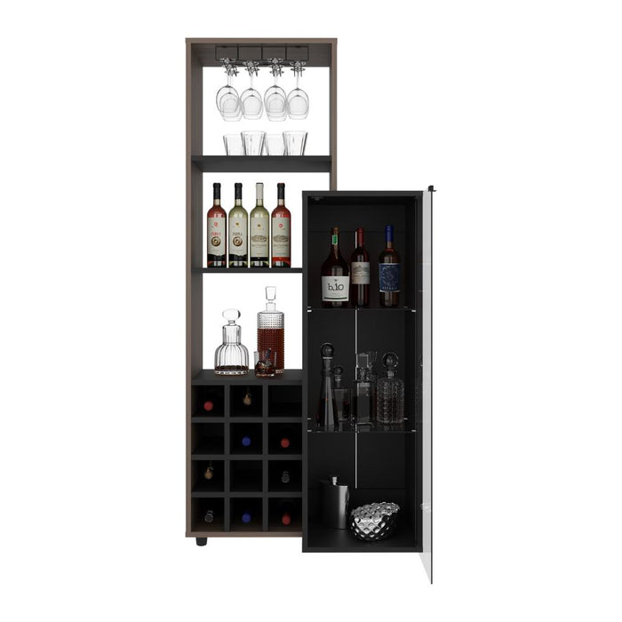 Bar Ozzy, Wengue y Milan, con espacio para organizar licores y vasos