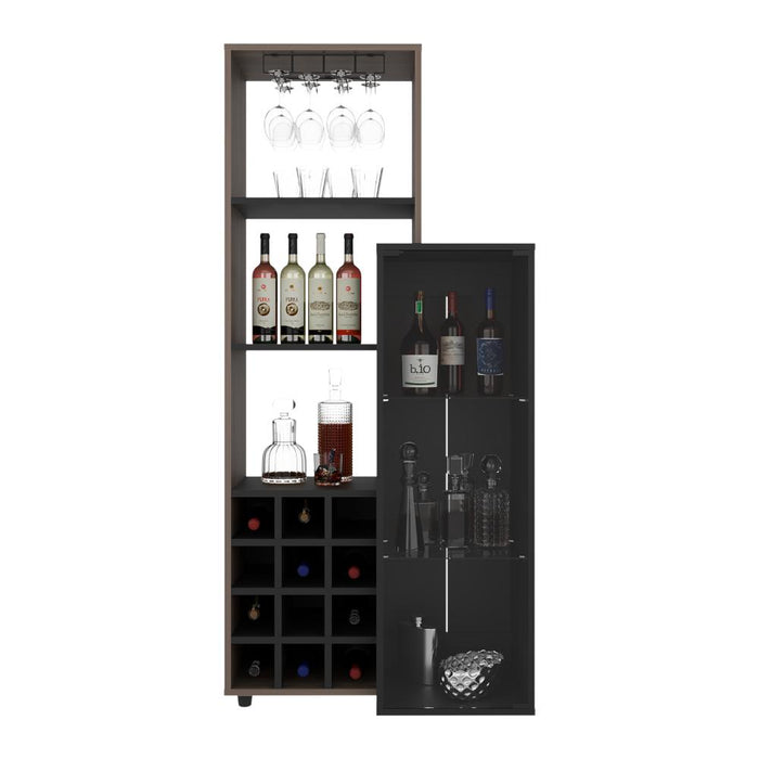 Bar Ozzy, Wengue y Milan, con espacio para organizar licores y vasos