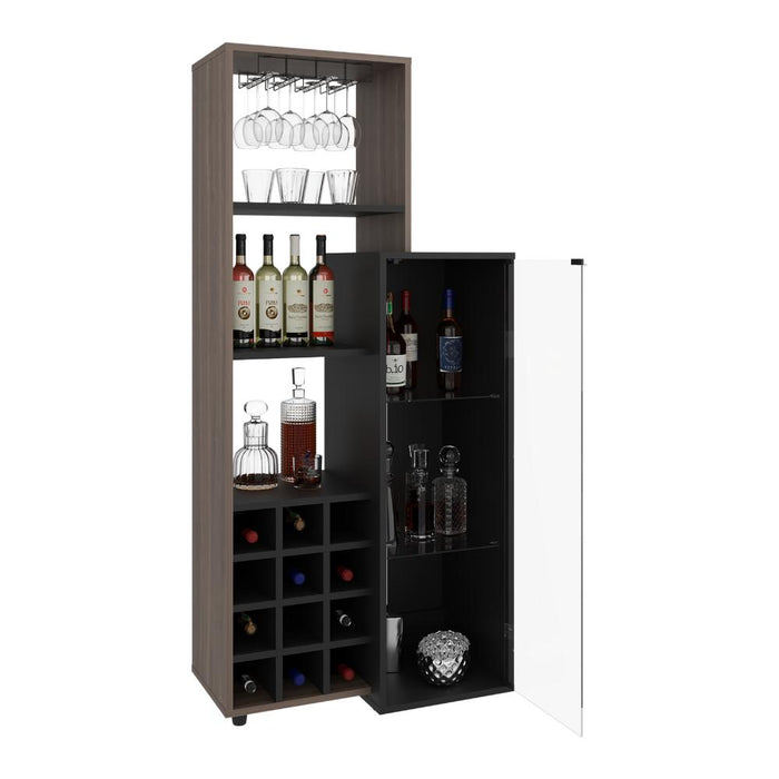 Bar Ozzy, Wengue y Milan, con espacio para organizar licores y vasos