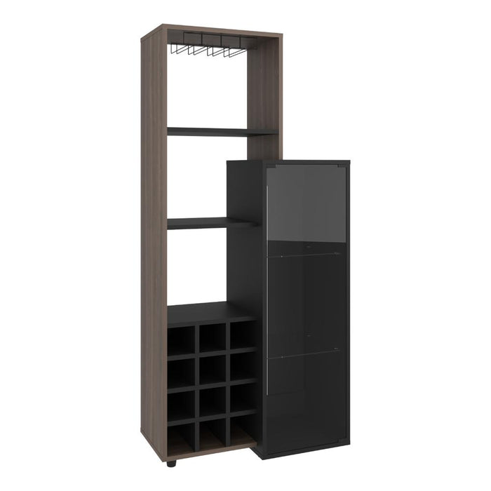 Bar Ozzy, Wengue y Milan, con espacio para organizar licores y vasos