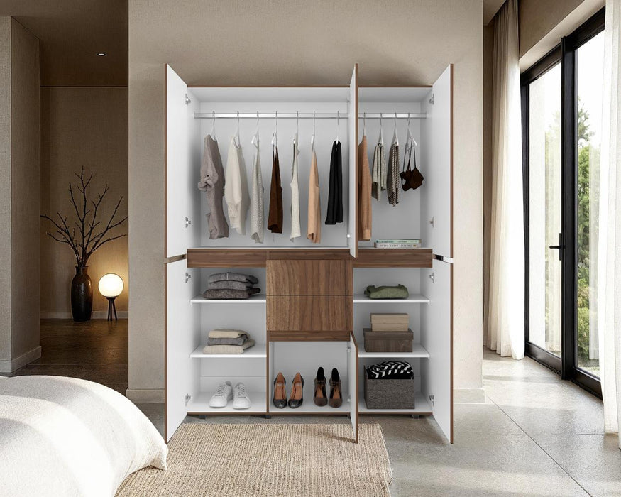 Closet Bea, Gales y Blanco Duqueza