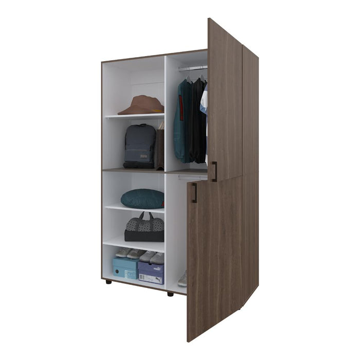 Closet Econo, Milan y Blanco Duqueza, Pequeño con amplios espacios para guardar ropa