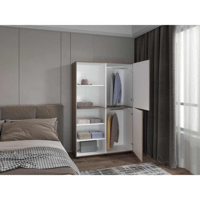 Closet Econo, Milan y Blanco Duqueza, Pequeño con amplios espacios para guardar ropa