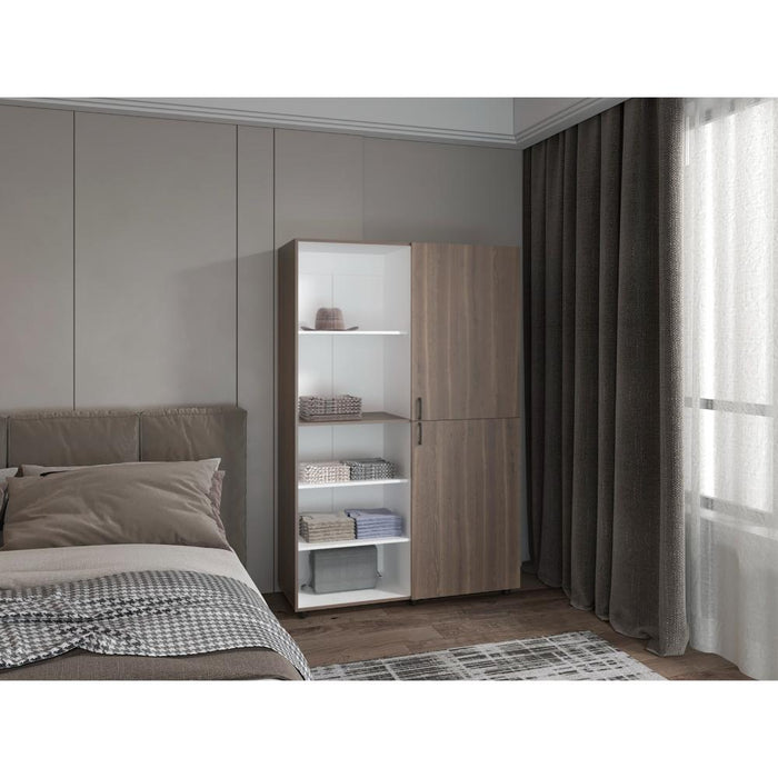 Closet Econo, Milan y Blanco Duqueza, Pequeño con amplios espacios para guardar ropa