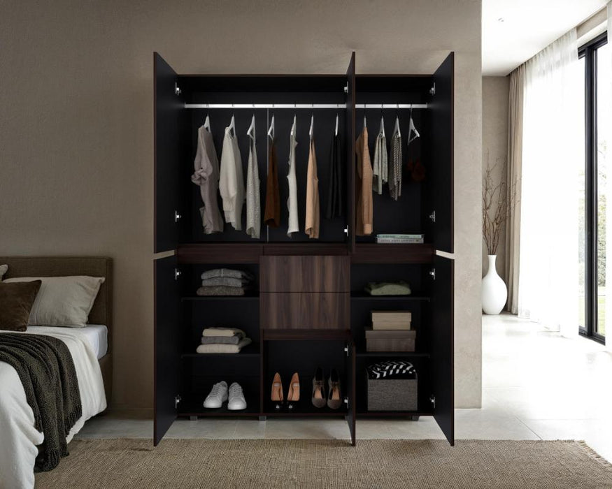 Closet Bea, Nogal y Wengue