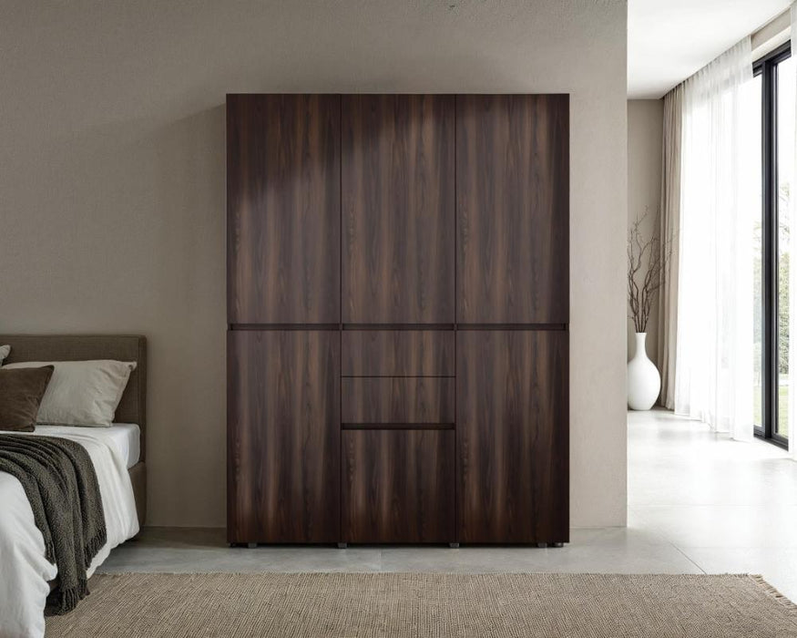 Closet Bea, Nogal y Wengue