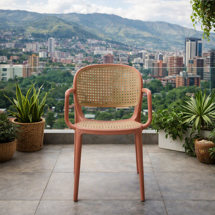 Silla con Brazos Nest, Color Salmón y Beige, con Espaldar y Asiento en Rejilla