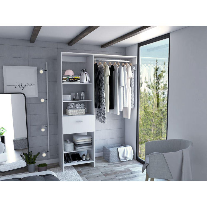 Closet Delhi 150, Blanco Nevado,Con Tres Entrepaños y Un Tubo Para Colgar Ropa
