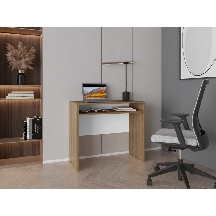 Escritorio Estelar,  Fresno Europeo , Cuenta con un entrepaño ideal para ubicar objetos decorativos