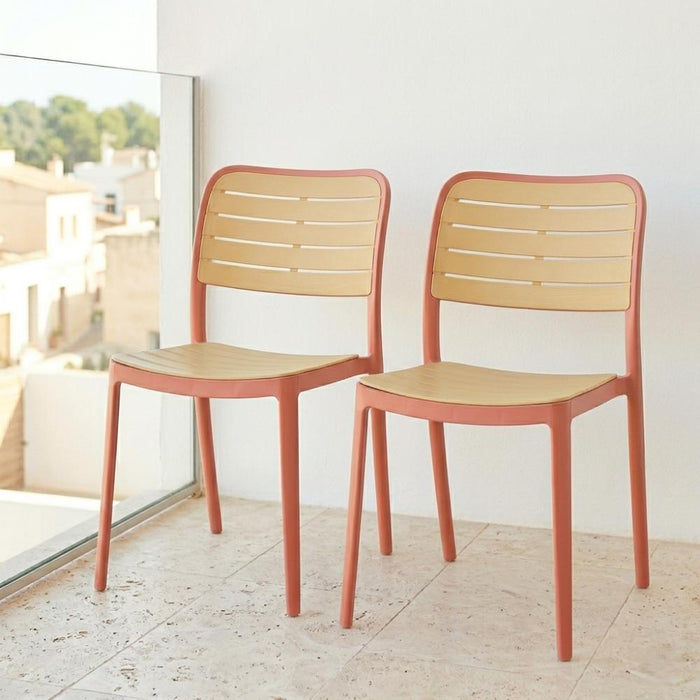 Silla Carolina, Color Terracota y Beige, con Espaldar de Líneas Horizontales
