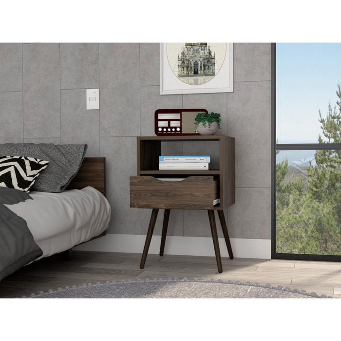 Mesa de Noche Alesio, Chocolate, con Patas en Madera y un Cajón