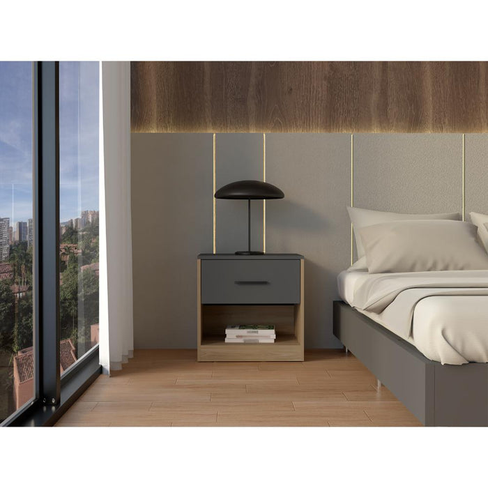 Mesa de Noche Giroa, Plata Oscuro y Fresno Europeo, con espacio para colocar objetos decorativos