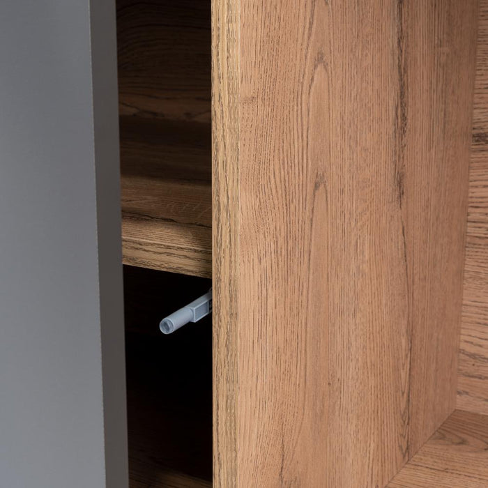 Mesa Para Tv Nashira, Fresno Europeo y Plata Oscuro, Con Espacio Para Televisor de Hasta 65 Pulgadas