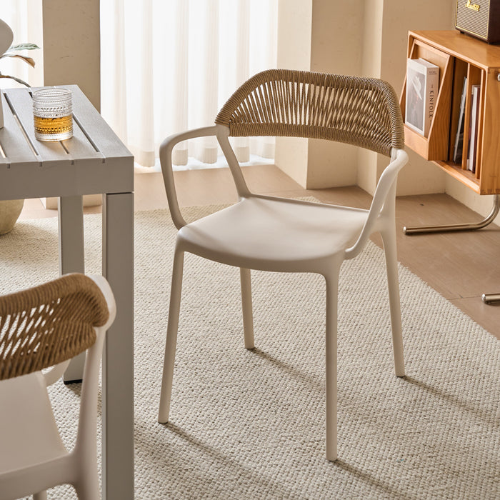 Silla con Brazos Bombay, Taupe Claro y Beige, con Espaldar en Cuerdas y Diseño Moderno