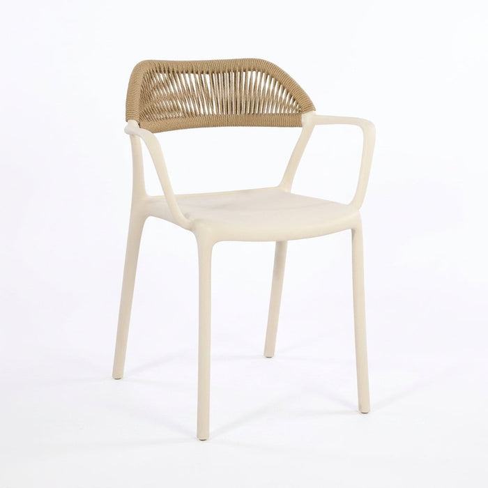 Silla con Brazos Bombay, Taupe Claro y Beige, con Espaldar en Cuerdas y Diseño Moderno