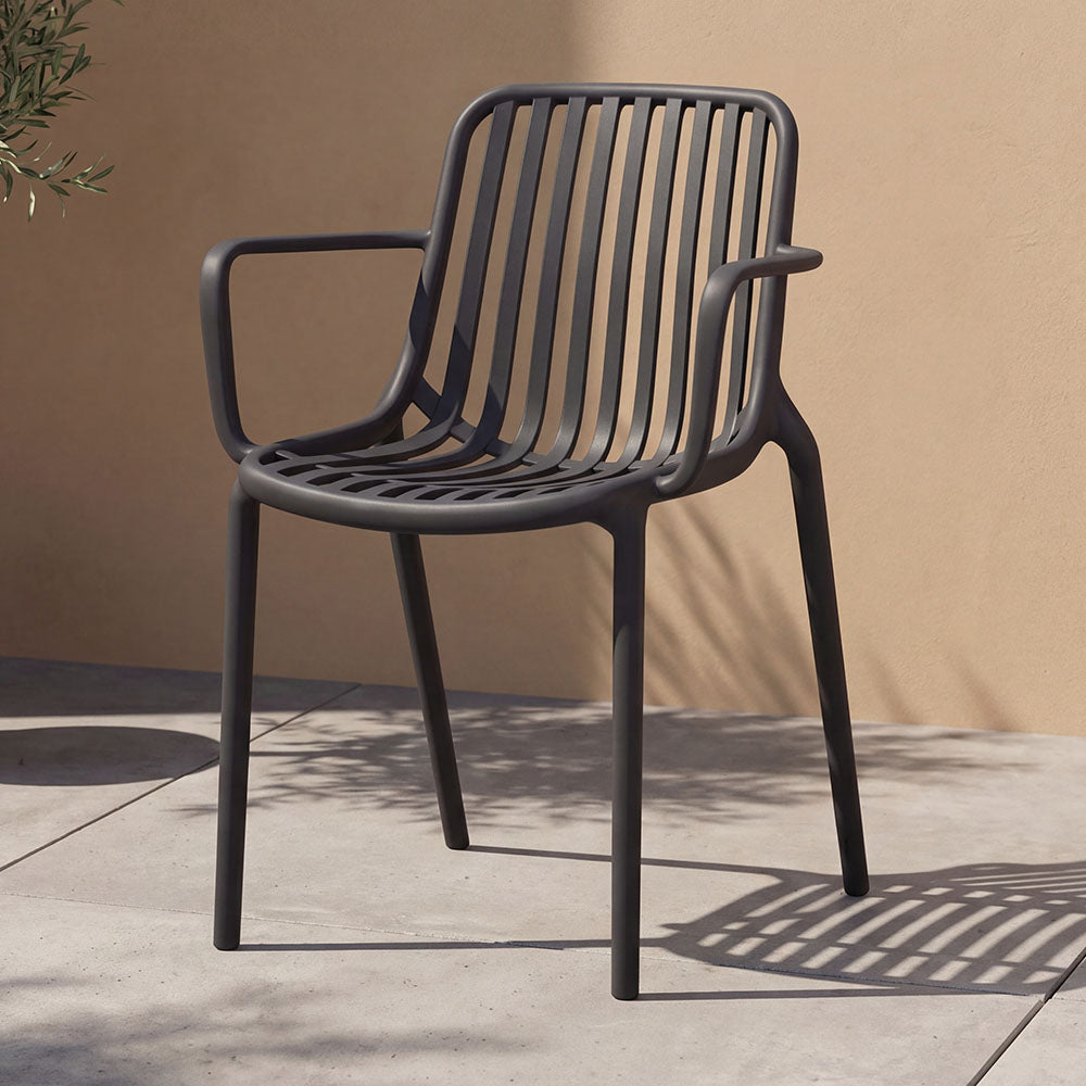 Silla Parma, Negro, Con espaldar en rayas y diseño minimalista