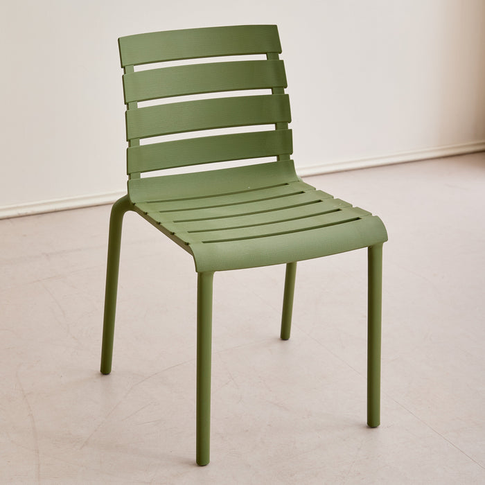 Silla Montana, Color Verde, con Espaldar en Líneas Diseño Moderno