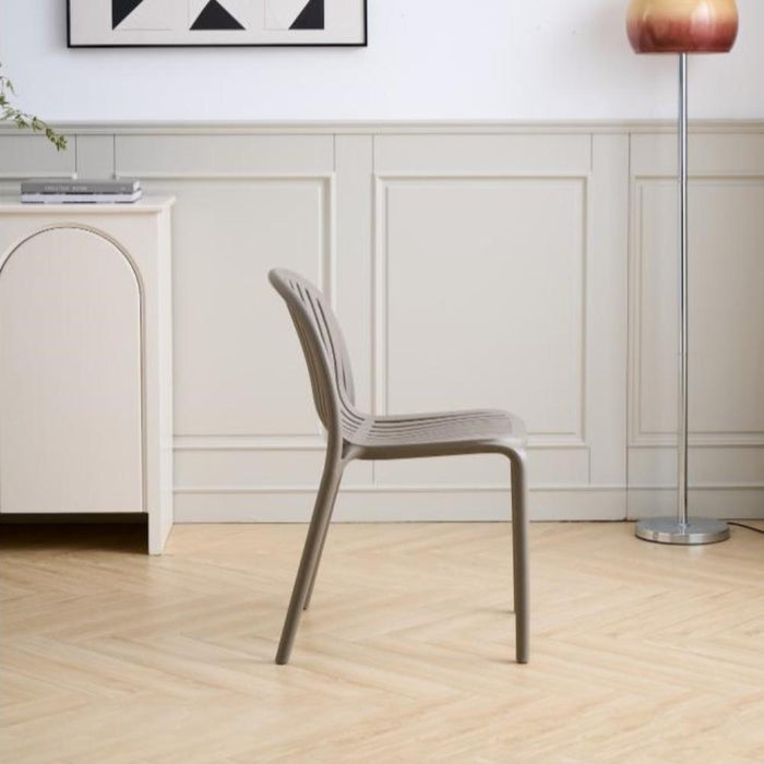 Silla Marruecos, Taupe, con Espaldar en Rayas y Diseño Minimalista