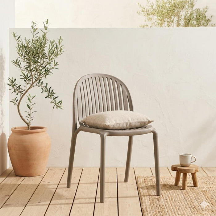 Silla Marruecos, Taupe, con Espaldar en Rayas y Diseño Minimalista