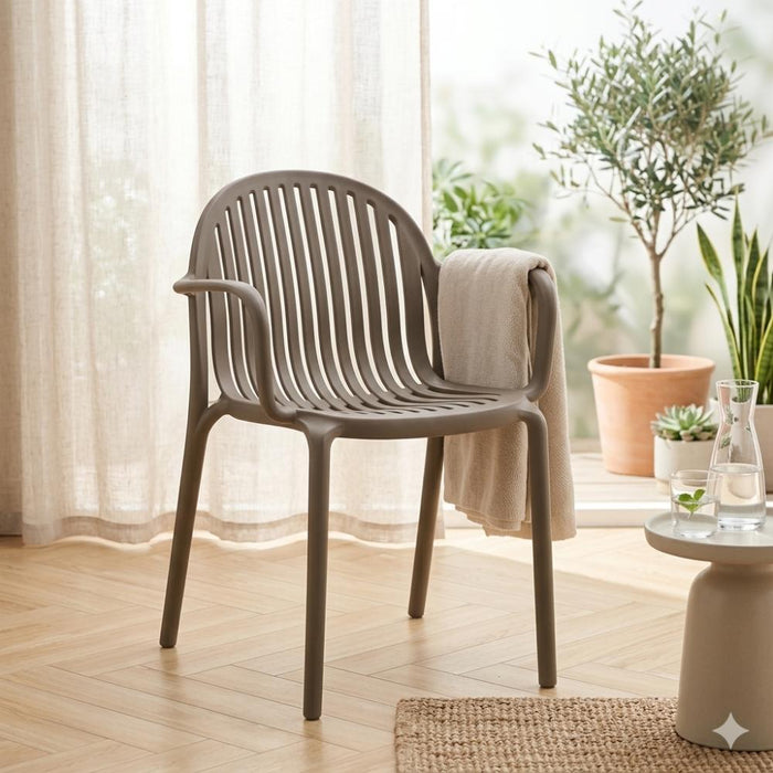 Silla Marruecos con Brazos, Taupe, con Espaldar en Rayas y Diseño Minimalista