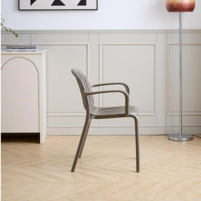 Silla Marruecos con Brazos, Taupe, con Espaldar en Rayas y Diseño Minimalista