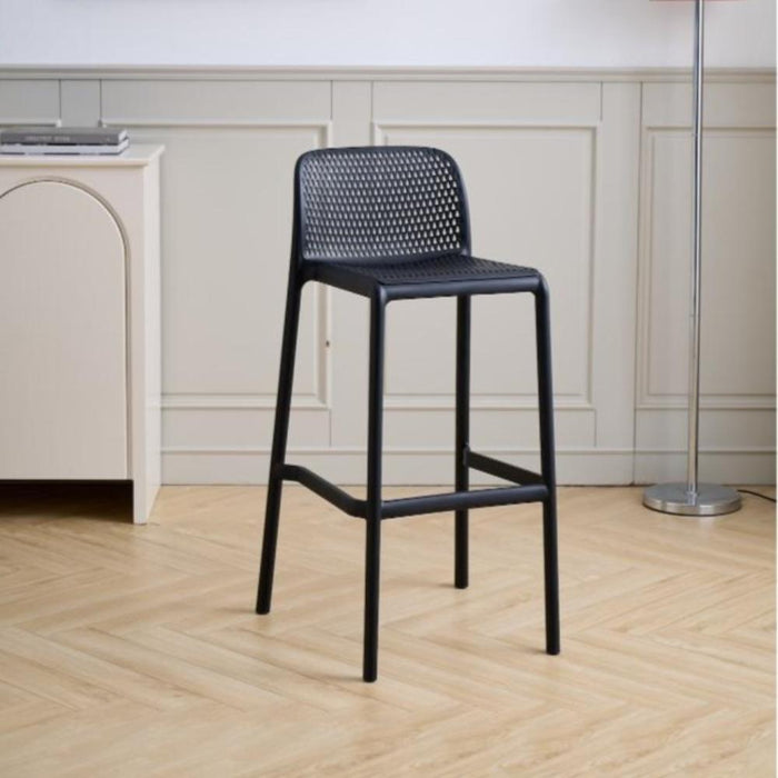 Silla para Bar Túnez, Color Negro, con Espaldar Redondeado y Transpirable
