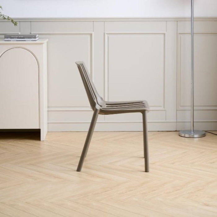 Silla Tanger, Taupe, con Espaldar y Diseño Moderno